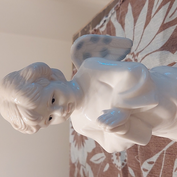 Porcelain Angel - Picture 3 of 8
